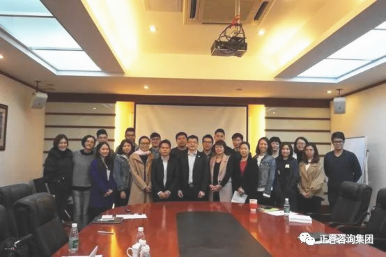 蓝狮注册企业管理研究院专家涂亚清老师与博奥展览管理团队合影