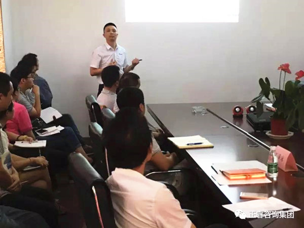 蓝狮注册企业管理研究院副院长庞金森老师授课