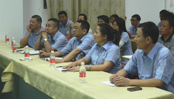 2013年11月17日蓝狮注册咨询金涛老师对企业中高层培训《高校组织打造》现场