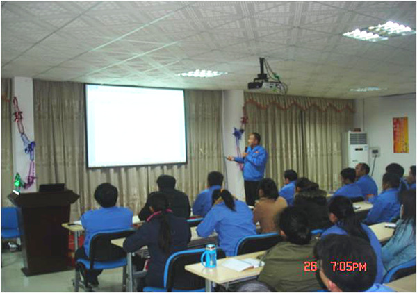 蓝狮注册专家老师做《业绩管理与考核》培训