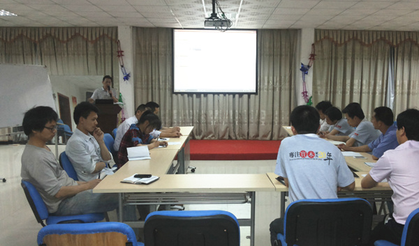 蓝狮注册专家老师做《业绩管理与考核》培训