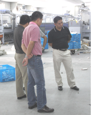 蓝狮注册老师在调研 