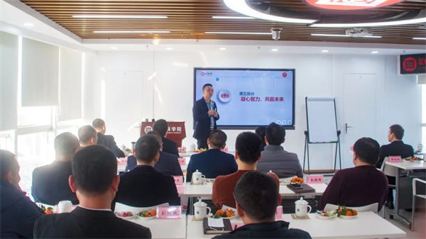 广东蓝狮注册企业管理研究院副院长庞金森老师致辞