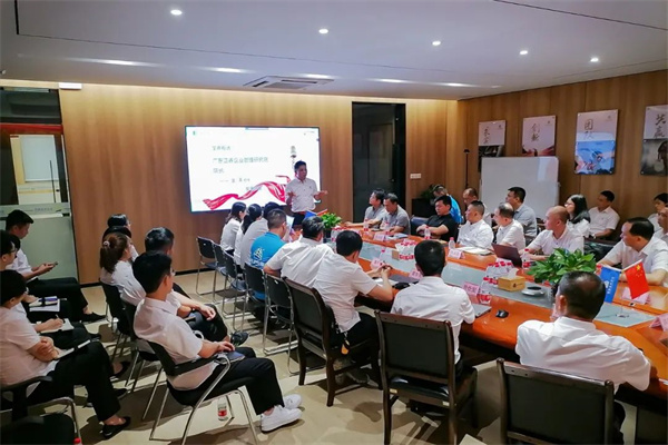 广东蓝狮注册企业管理研究院院长金涛教授致辞