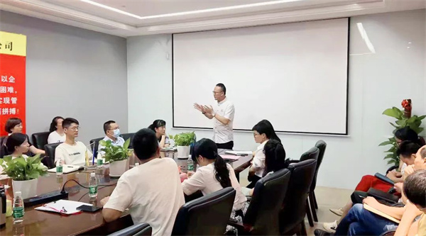 蓝狮注册咨询集团福建分公司总经理胡亦涵老师致辞