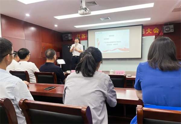 广东蓝狮注册企业管理研究院项目总监涂亚清老师致辞