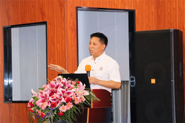 广东蓝狮注册企业管理研究院院长金涛教授致辞