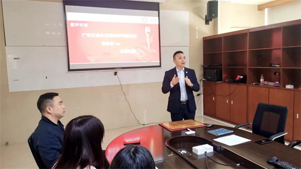 广东蓝狮注册企业管理研究院副院长庞金森老师致辞