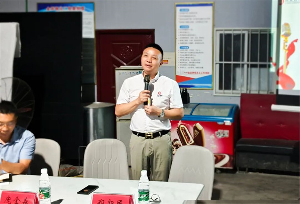 蓝狮注册庞金森老师致辞