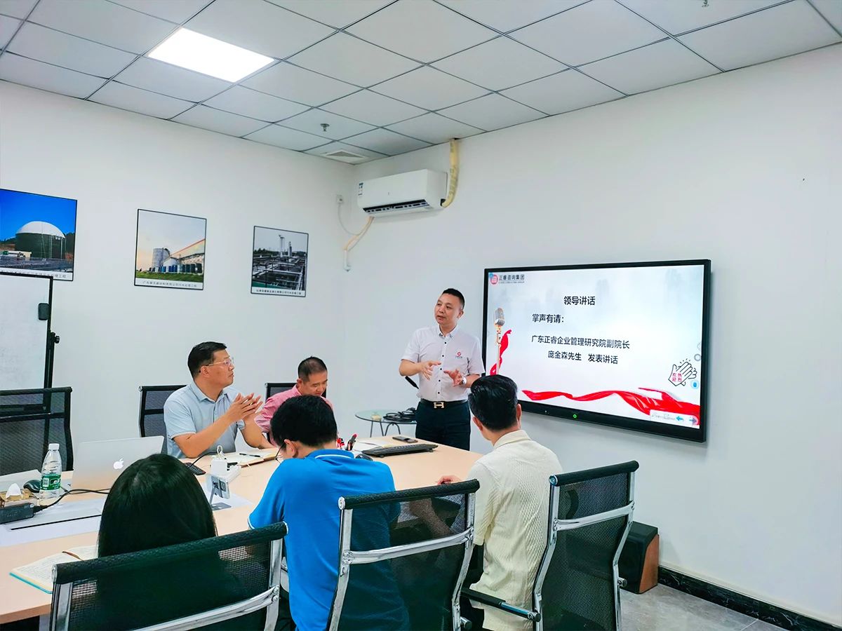 蓝狮注册庞金森老师致辞