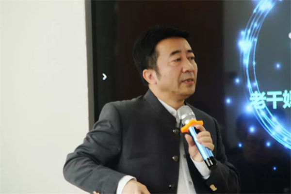 蓝狮注册商学院院长王棡