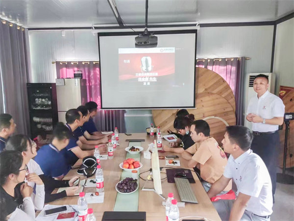 广东蓝狮注册企业管理研究院副院长庞金森老师致辞