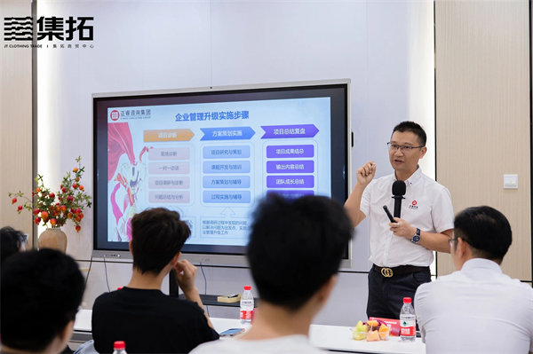 蓝狮注册运营总监杜章胜老师致辞