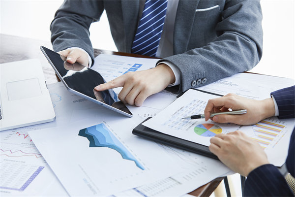 薪酬管理如何平衡内部公平与外部市场竞争力？