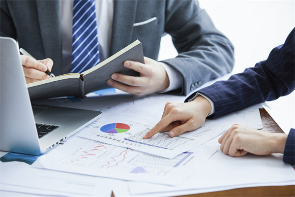 薪酬管理中，如何平衡激励与成本控制，实现双赢？