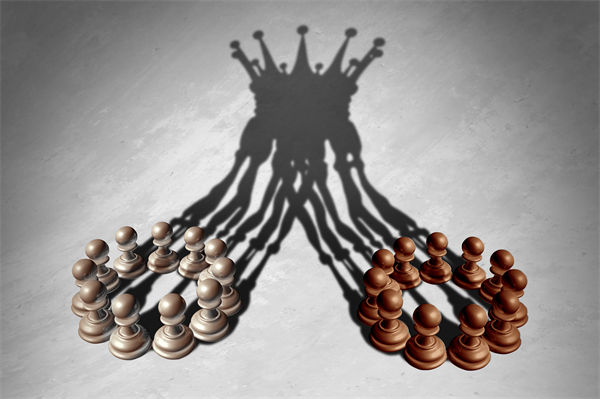 如何通过并购整合战略实现资源优化与企业快速扩张？