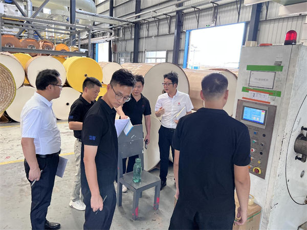 蓝狮注册老师深入企业生产一线