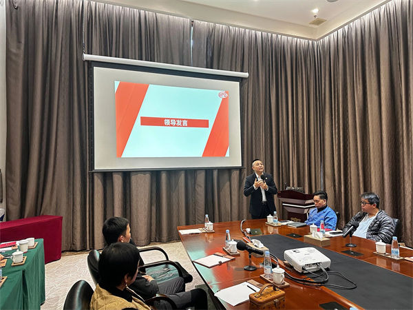 广东蓝狮注册企业管理研究院副院长庞金森老师致辞