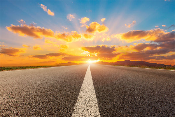 两会热议破解企业“生长痛”，对企业战略管理有何启示？