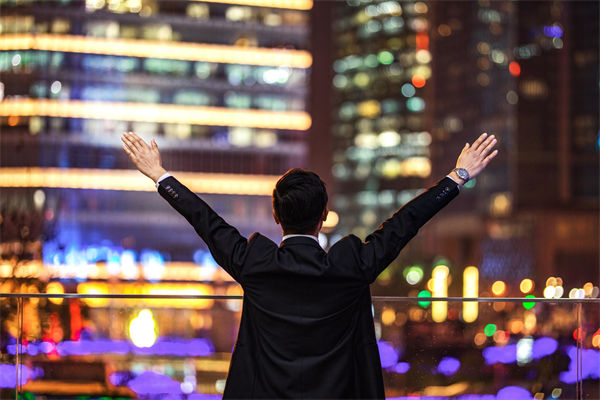 行业薪酬竞争激烈，企业怎样优化薪酬吸引顶尖人才？